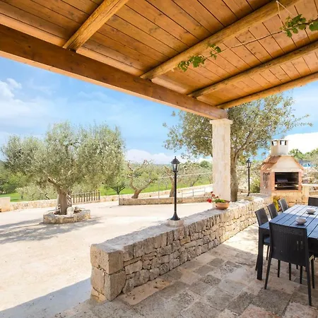 Vila Trullo Girasole